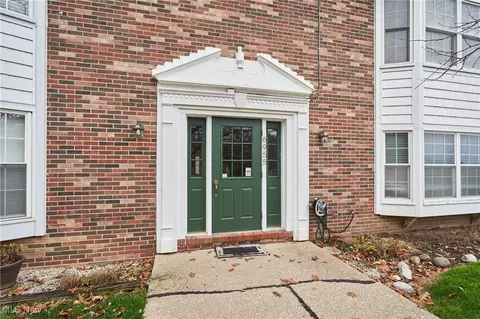 6955 Carriage Hill Dr #201, Brecksville, OH 44141