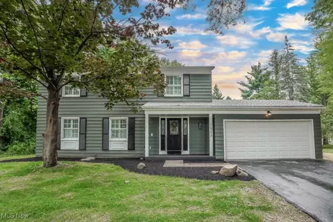 1557 Amboy Dr, Hudson, OH 44236