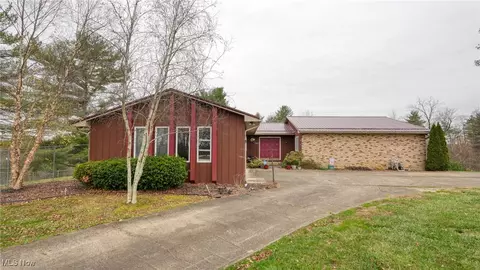 3900 Dietz Ln, Zanesville, OH 43701