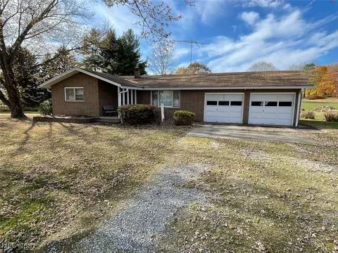 2435 Ravenna Ave NE, East Canton, OH 44730