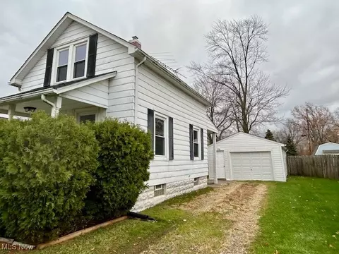 152 Warren Ave, Elyria, OH 44035 photo 2