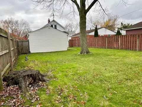 152 Warren Ave, Elyria, OH 44035 photo 6