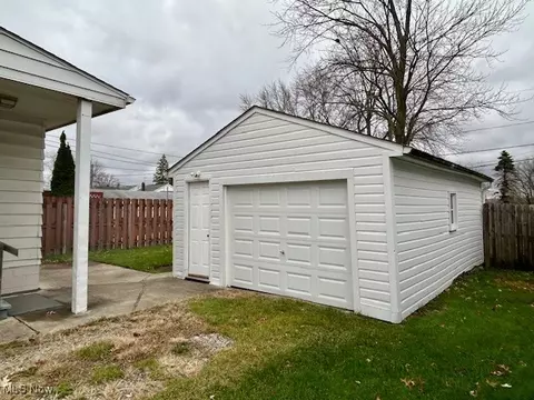 152 Warren Ave, Elyria, OH 44035 photo 4
