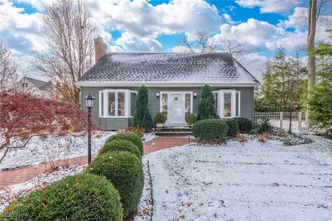 15431 Edgewater Dr, Lakewood, OH 44107