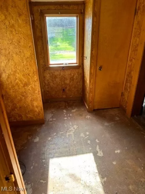 Entry Way - 37484 Applegate Rd, Lisbon, OH 44432 photo 5 of 6