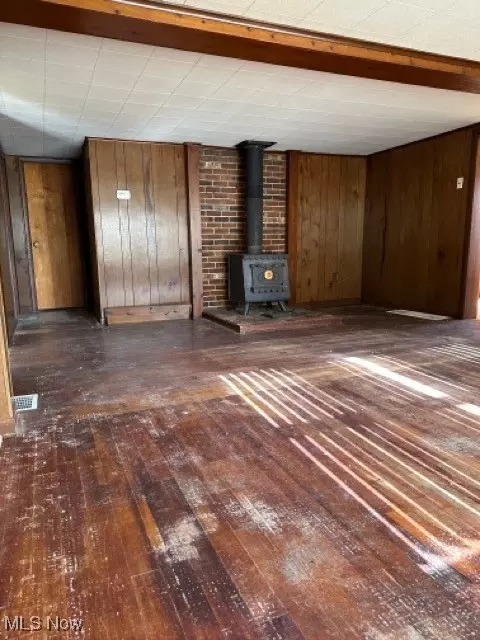 Living - 37484 Applegate Rd, Lisbon, OH 44432 photo 2 of 3