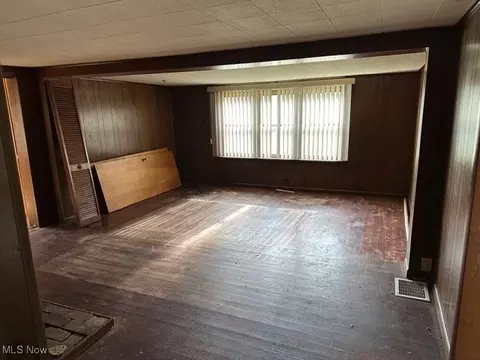 Living - 37484 Applegate Rd, Lisbon, OH 44432 photo 1 of 3