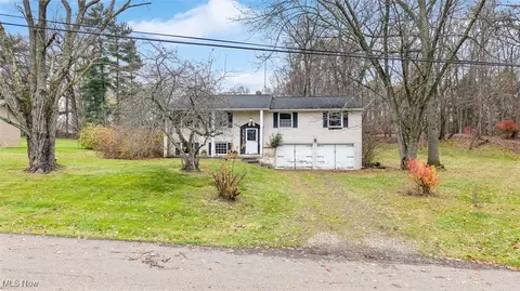 6831 Elaine Ave NW, North Canton, OH 44720