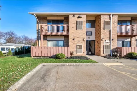 6495 Princeton Ct #104C, Parma Heights, OH 44130