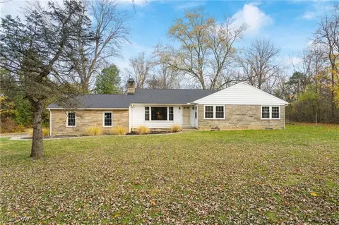 185 S Main St, Hudson, OH 44236