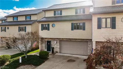 7 Bay Pointe Dr #7, Belpre, OH 45714