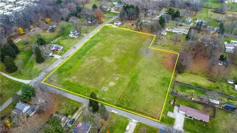 3110 Farmdale Rd, Akron, OH 44312