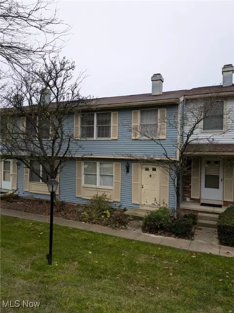 37 Quaker Ridge Dr, Akron, OH 44313