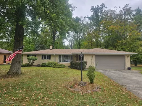 4754 Maple Ln, North Royalton, OH 44133
