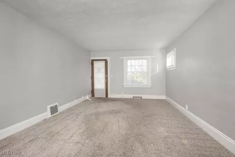 14010 Maple Ave, Maple Heights, OH 44137 photo 5