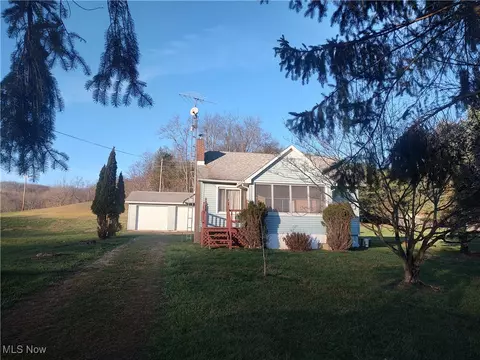 2811 Joyce Hill Rd, New Philadelphia, OH 44663