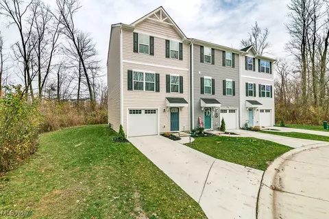 192 Raintree Ln, Painesville, OH 44077