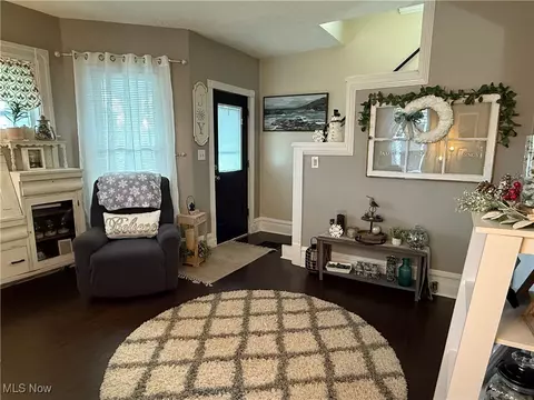 Entry Way - 1703 W 5th St, Ashtabula, OH 44004 photo 3 of 3