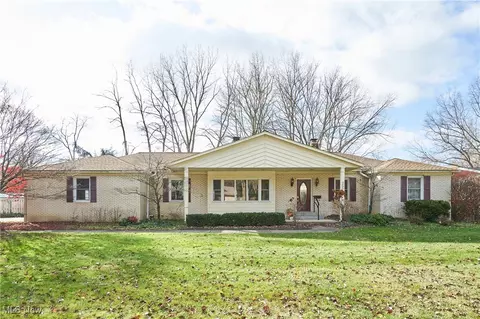 2920 Thomas Dr, Silver Lake, OH 44224