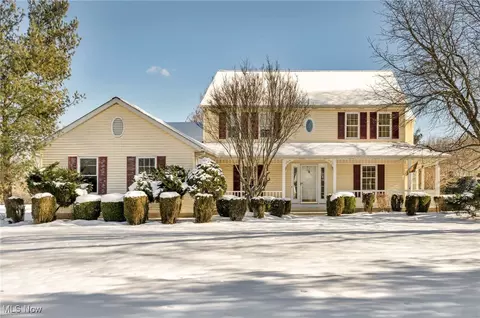 10789 Deer Run Dr, Grafton, OH 44044