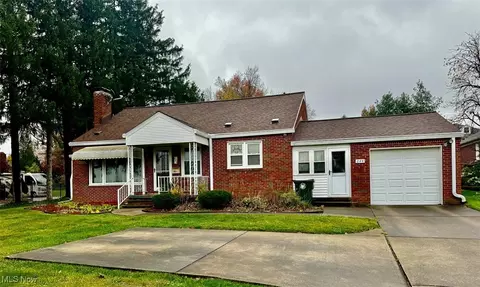 244 25th St NW, Canton, OH 44709