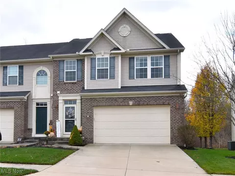 620 Valley Brook Ln, Macedonia, OH 44056