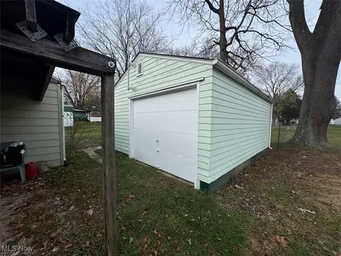 2811 25th St NE, Canton, OH 44705 photo 3