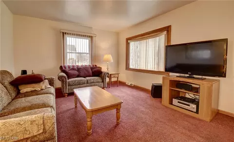 2425 Benton St, Akron, OH 44312 photo 10