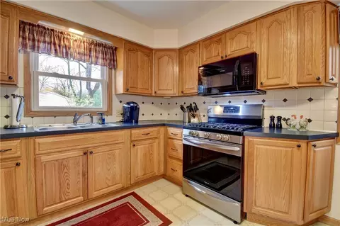 2425 Benton St, Akron, OH 44312 photo 14