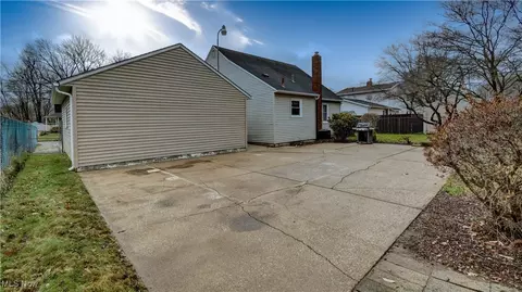 2425 Benton St, Akron, OH 44312 photo 30