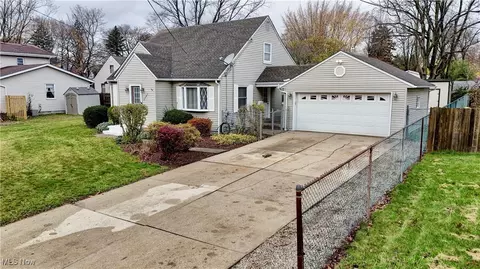 2425 Benton St, Akron, OH 44312 photo 6