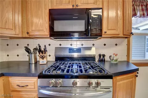 2425 Benton St, Akron, OH 44312 photo 16