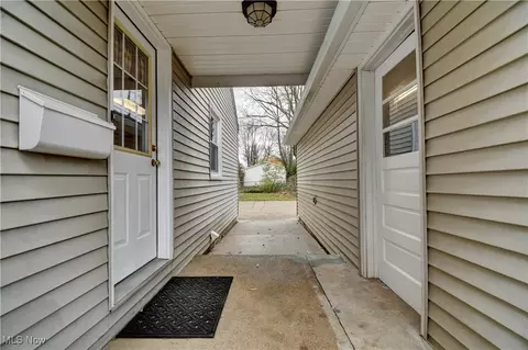 2425 Benton St, Akron, OH 44312 photo 8