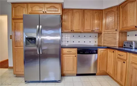 2425 Benton St, Akron, OH 44312 photo 15