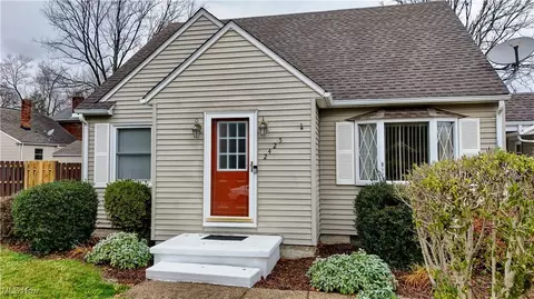 2425 Benton St, Akron, OH 44312 photo 2