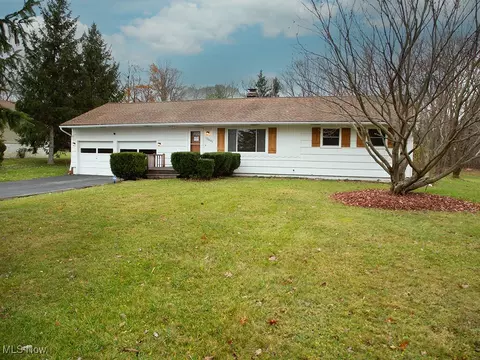 12601 Hovey Dr, Chesterland, OH 44026