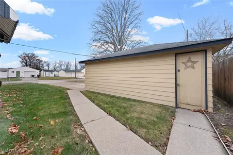 383 Beebe Ave, Elyria, OH 44035 photo 28