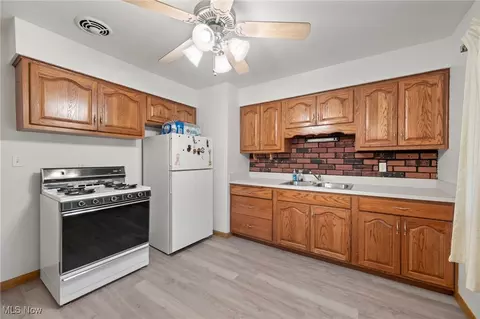 383 Beebe Ave, Elyria, OH 44035 photo 8