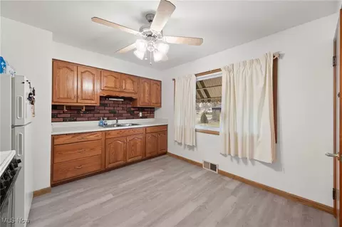 383 Beebe Ave, Elyria, OH 44035 photo 11