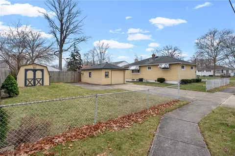 383 Beebe Ave, Elyria, OH 44035 photo 3