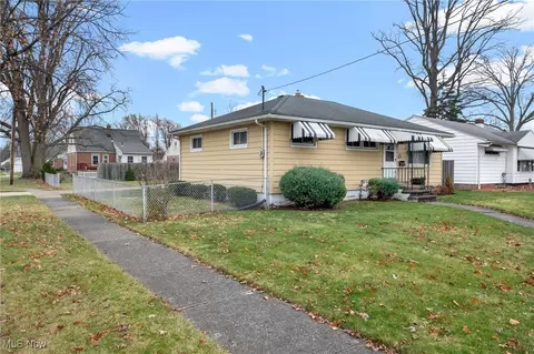 383 Beebe Ave, Elyria, OH 44035
