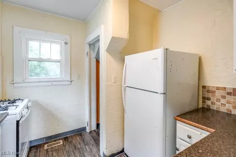 Kitchen - 382 Cornell St, Akron, OH 44310 photo 3 of 5