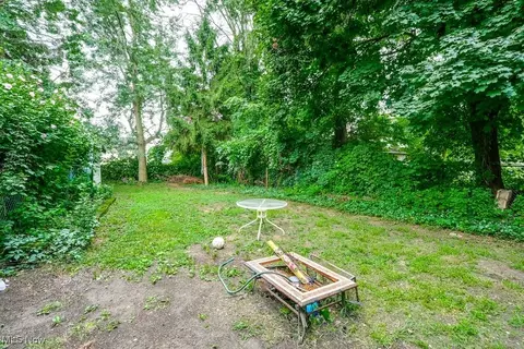 Exterior - 382 Cornell St, Akron, OH 44310 photo 3 of 7