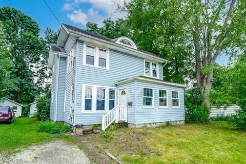 Exterior - 382 Cornell St, Akron, OH 44310 photo 7 of 7