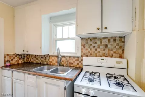 Kitchen - 382 Cornell St, Akron, OH 44310 photo 4 of 5