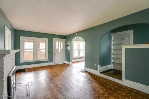 Living - 382 Cornell St, Akron, OH 44310 photo 3 of 5