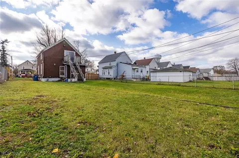 Exterior - 1647 E 34th St, Lorain, OH 44055 photo 2 of 5