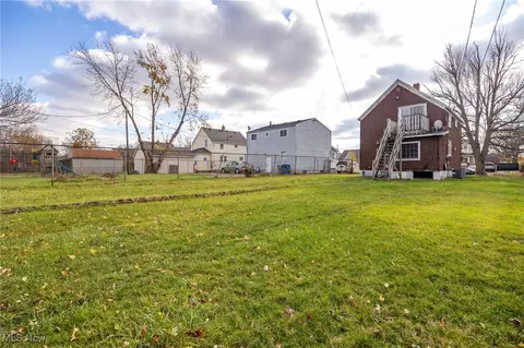 Exterior - 1647 E 34th St, Lorain, OH 44055 photo 4 of 5