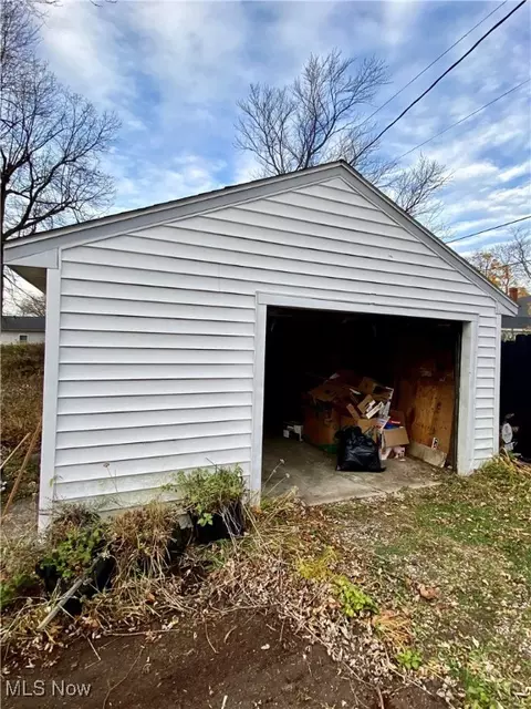 1319 E 30th St, Ashtabula, OH 44004 photo 4