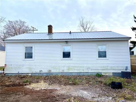 1319 E 30th St, Ashtabula, OH 44004 photo 3